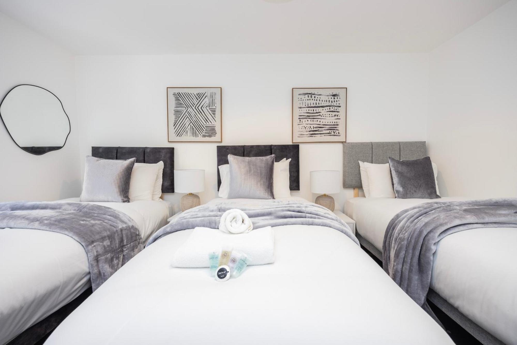 Block Of Apartments In Croydon ,Long Stays , Weekly & Monthly Offers , Contractors , Relocations , Leisure & Family Stays エクステリア 写真