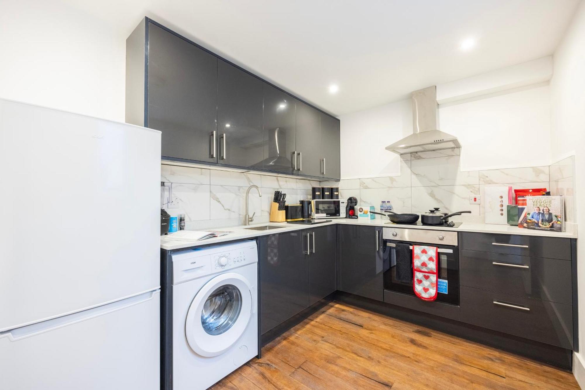 Block Of Apartments In Croydon ,Long Stays , Weekly & Monthly Offers , Contractors , Relocations , Leisure & Family Stays エクステリア 写真