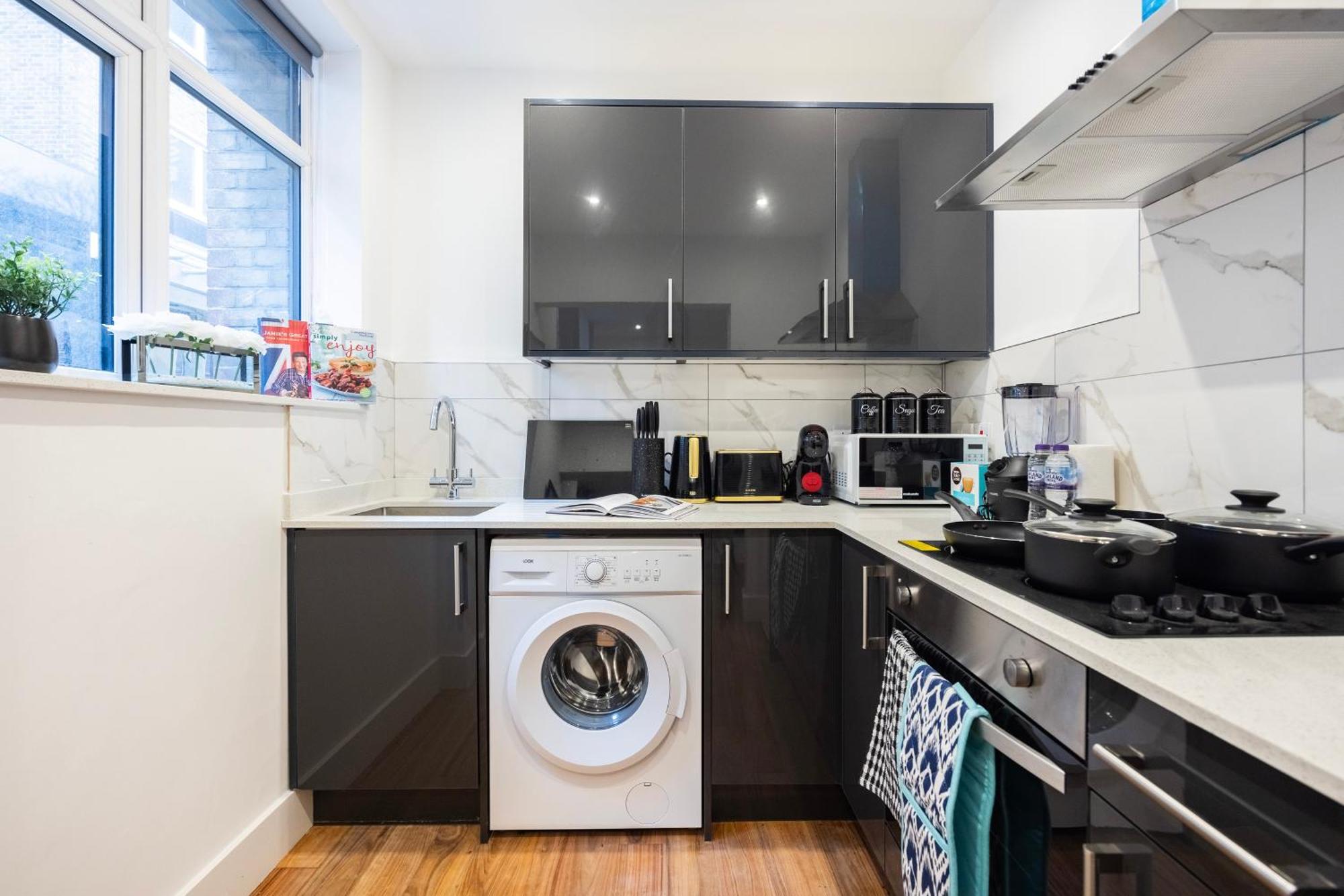 Block Of Apartments In Croydon ,Long Stays , Weekly & Monthly Offers , Contractors , Relocations , Leisure & Family Stays エクステリア 写真