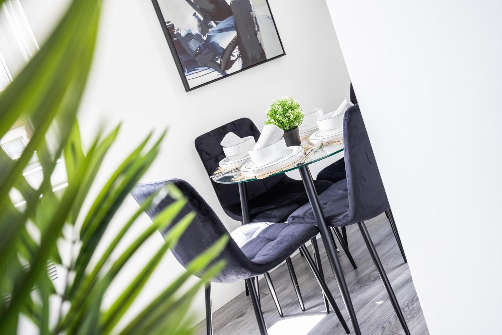 Block Of Apartments In Croydon ,Long Stays , Weekly & Monthly Offers , Contractors , Relocations , Leisure & Family Stays エクステリア 写真